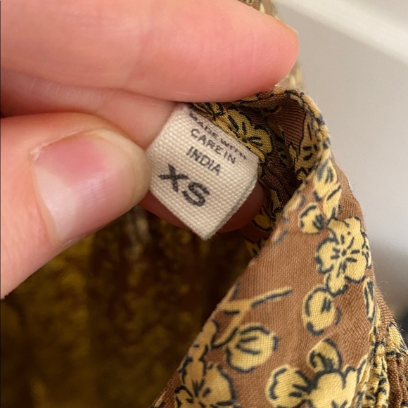 Doen O’Keeffe Blouse - Olive/Gold Floral Puff-Sleeve Button Front - Picture 6 of 7